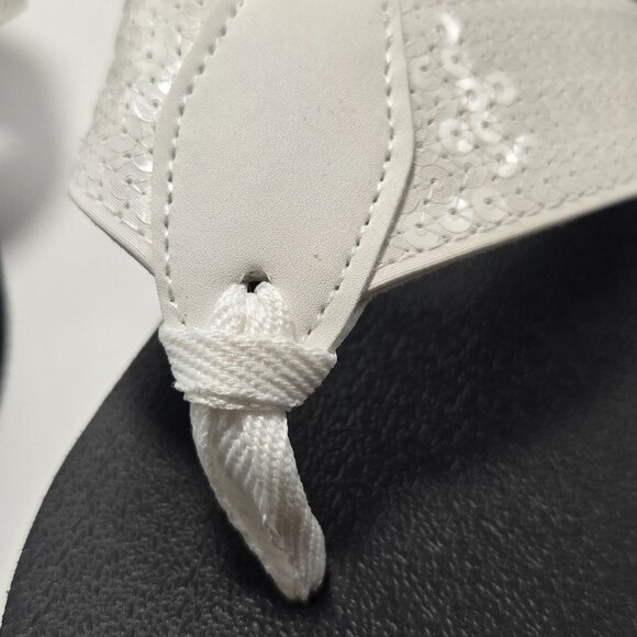 NEW Cato Women's Comfort White Sequined Thong Sandals Size 7 - Picture 4 of 5